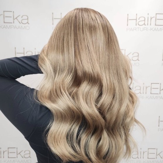Instagram: Beige vaalea, pitkät laineet